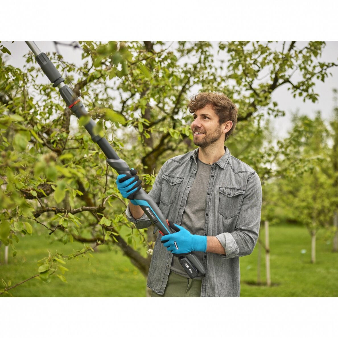 Genėtuvas akumuliatorinis GARDENA HighCut 250/18V P4A su baterija 4 Genėtuvas akumuliatorinis GARDENA HighCut 250/18V P4A su baterija 4