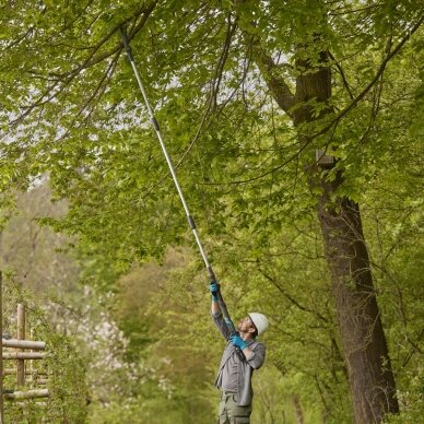 Gardena akumuliatorinis genėtuvas pjovimui labai dideliame aukštyje