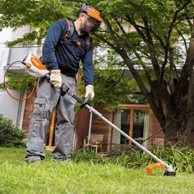 Įrenginys kombi STIHL KMA 130 R Įrenginys kombi STIHL KMA 130 R