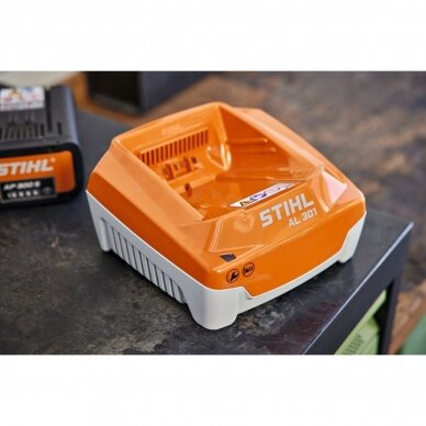 Pakrovėjas baterijos STIHL AL 301 1
