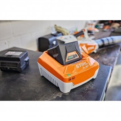 Pakrovėjas baterijos STIHL AL 301 2