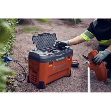 Pakrovėjas baterijų HUSQVARNA 40-C1000X4 1000W 13