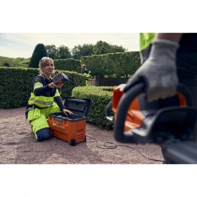 Pakrovėjas baterijų HUSQVARNA 40-C1000X4 1000W 8