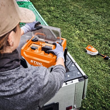 Pakrovėjas baterijos STIHL AL 1802 MO greito įkrovimo 4 Pakrovėjas baterijos STIHL AL 1802 MO greito įkrovimo 4
