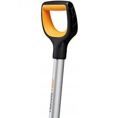 Kastuvas - stūmiklis sniegui Fiskars X-series išlenktas 2