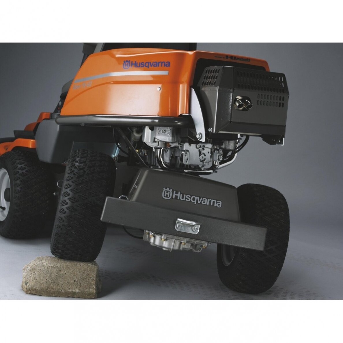 Traktorius HUSQVARNA Rider R 216T AWD 10 Traktorius HUSQVARNA Rider R 216T AWD 10